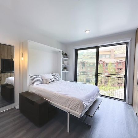 Slope Side Studio In The Heart Of Canyons Village With Heated Pool & Hot Tub! 파크 시티 외부 사진